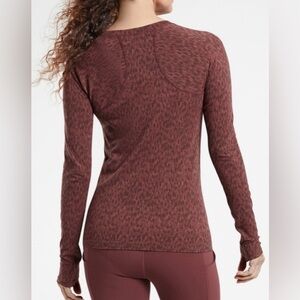 Athleta Momentum Allure Printed Long Sleeve Top Thumbholes Maroon/Black Size XL